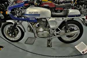 76DUCATI-900SS(1)