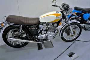 TRIUMPH-TRIDENT-750-3(6)